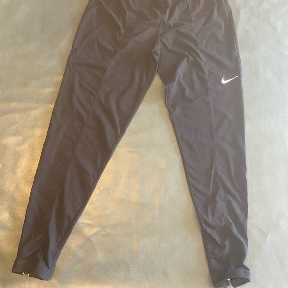 Nike Dri fit joggers - Picture 2 of 8